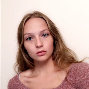 Meet your Posher, Caitlin